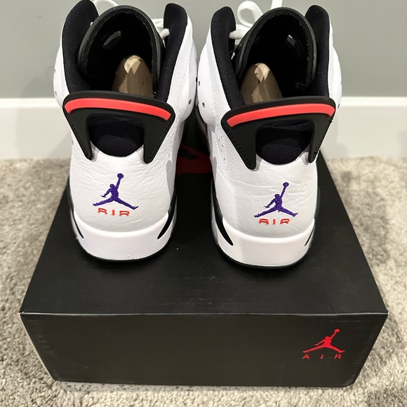 Jordan 6 Men's White and Gray Athletic Shoes - Picture 4 of 6